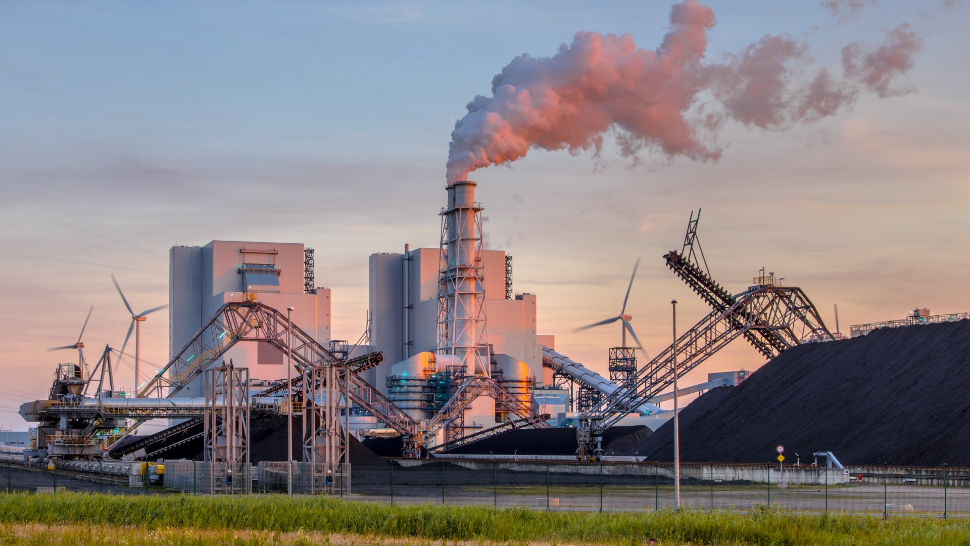 coal-powered-electricity-plant-in-orange-light-of-PSQPDYB.jpg